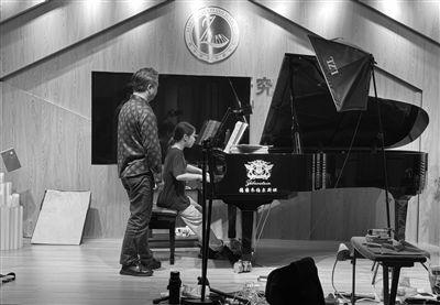 钢琴教师视频,揭秘专业钢琴教学技巧与心得