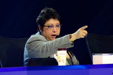 韩红评价云朵视频,展现音乐魅力与青春活力