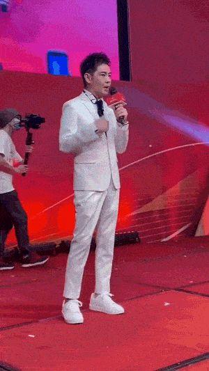 林志颖唱歌视频,歌声唤醒青春回忆