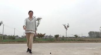 幼儿走秀视频教学视频,萌娃学步秀风采