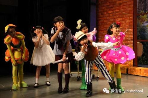 幼儿走秀视频教学视频,萌娃学步秀风采
