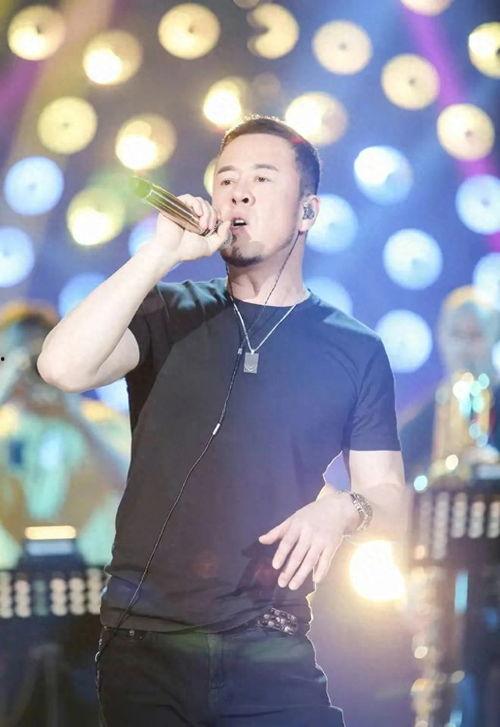 杨坤演唱会视频,激情燃烧的舞台，视听盛宴的视听之旅