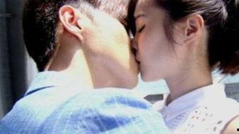 男生亲吻女生视频,校园情侣深情亲吻画面曝光