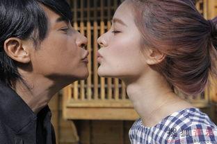 女人亲嘴视频,揭秘女人亲嘴视频背后的情感火花