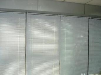 卷帘窗帘安装视频,轻松掌握家居美化技巧