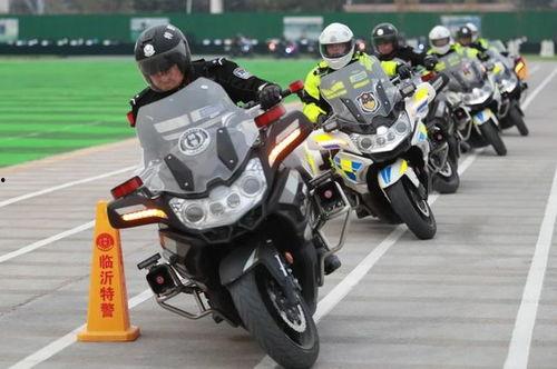 特警表演视频,揭秘高难度动作背后的故事