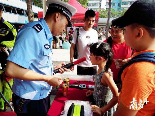 特警表演视频,揭秘高难度动作背后的故事