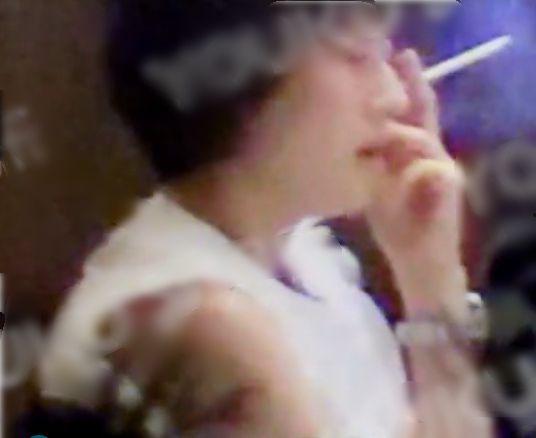 女人抽烟的视频,女性吸烟者的独特风采