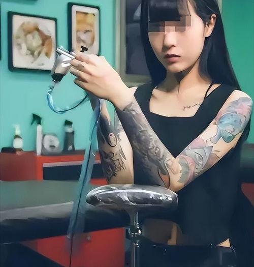 女孩纹身视频,女孩独特风采的展现