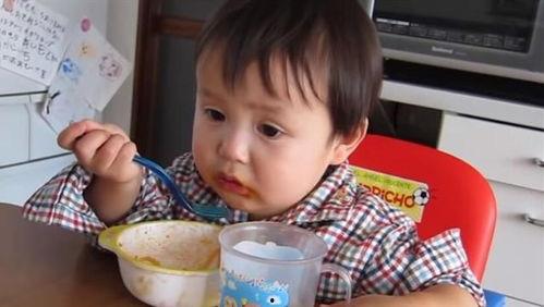 小孩吃饭的视频,温馨画面引网友共鸣